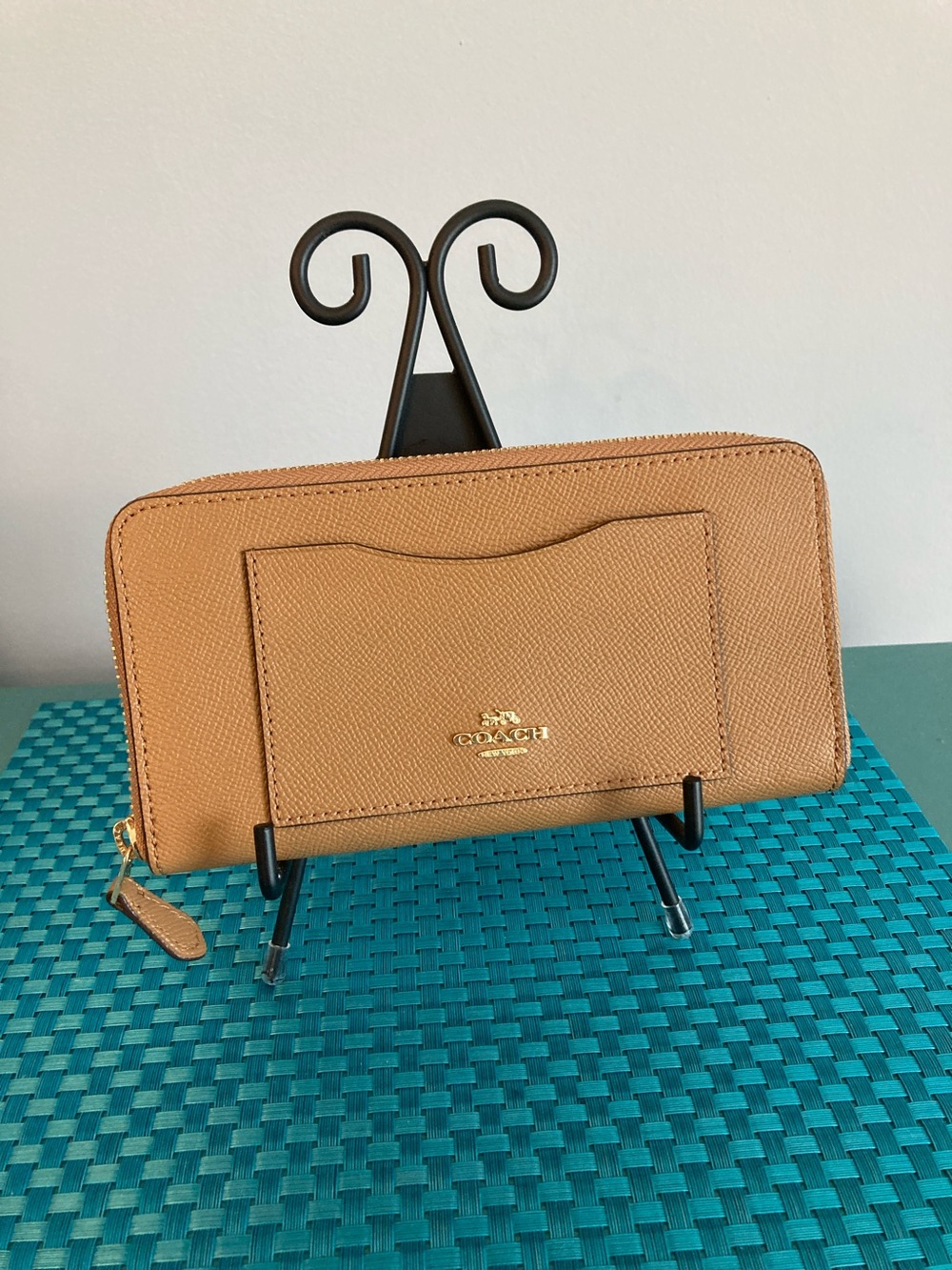 NWOT Coach Brown Zip-Around Leather Wallet
